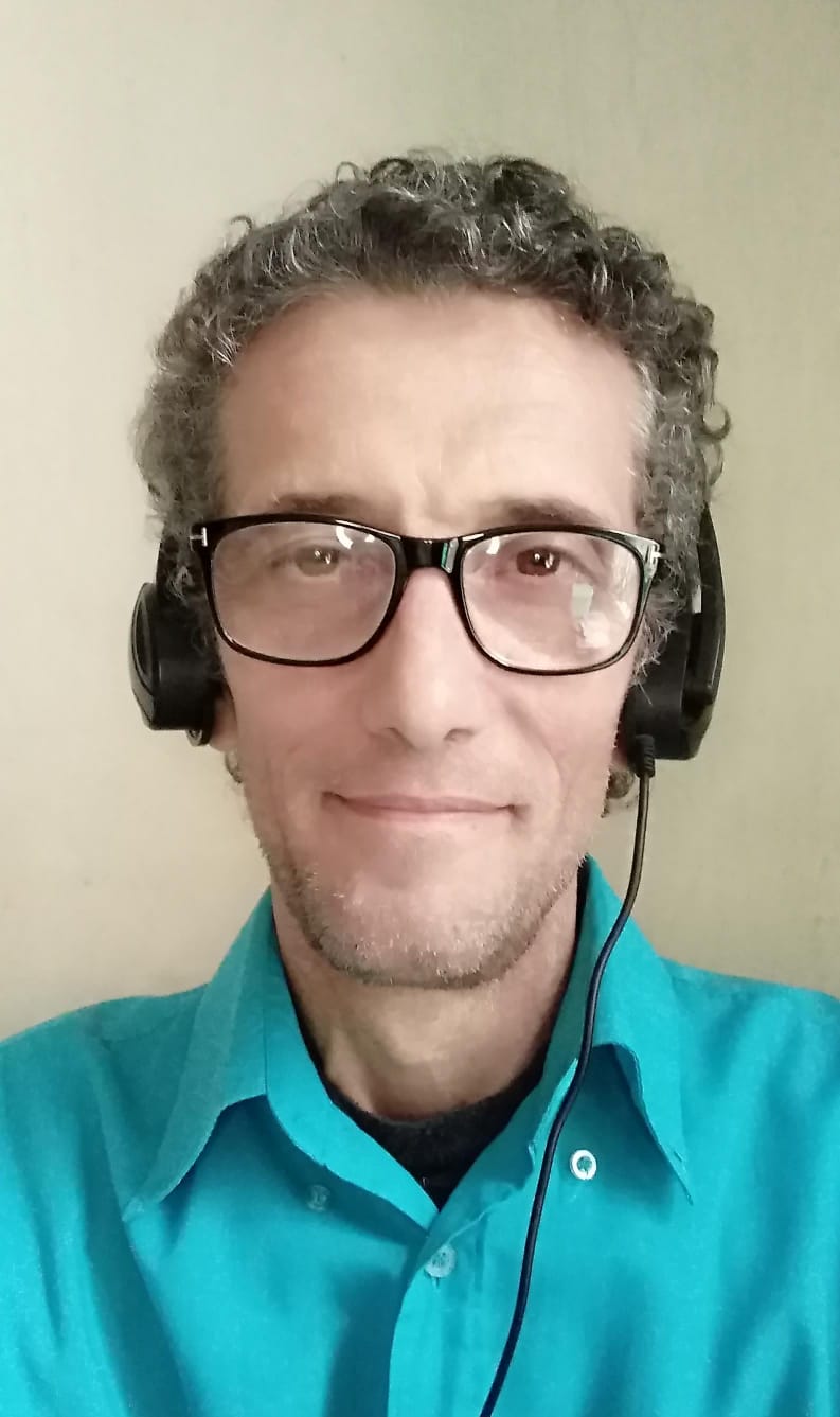 online teacher teaching English